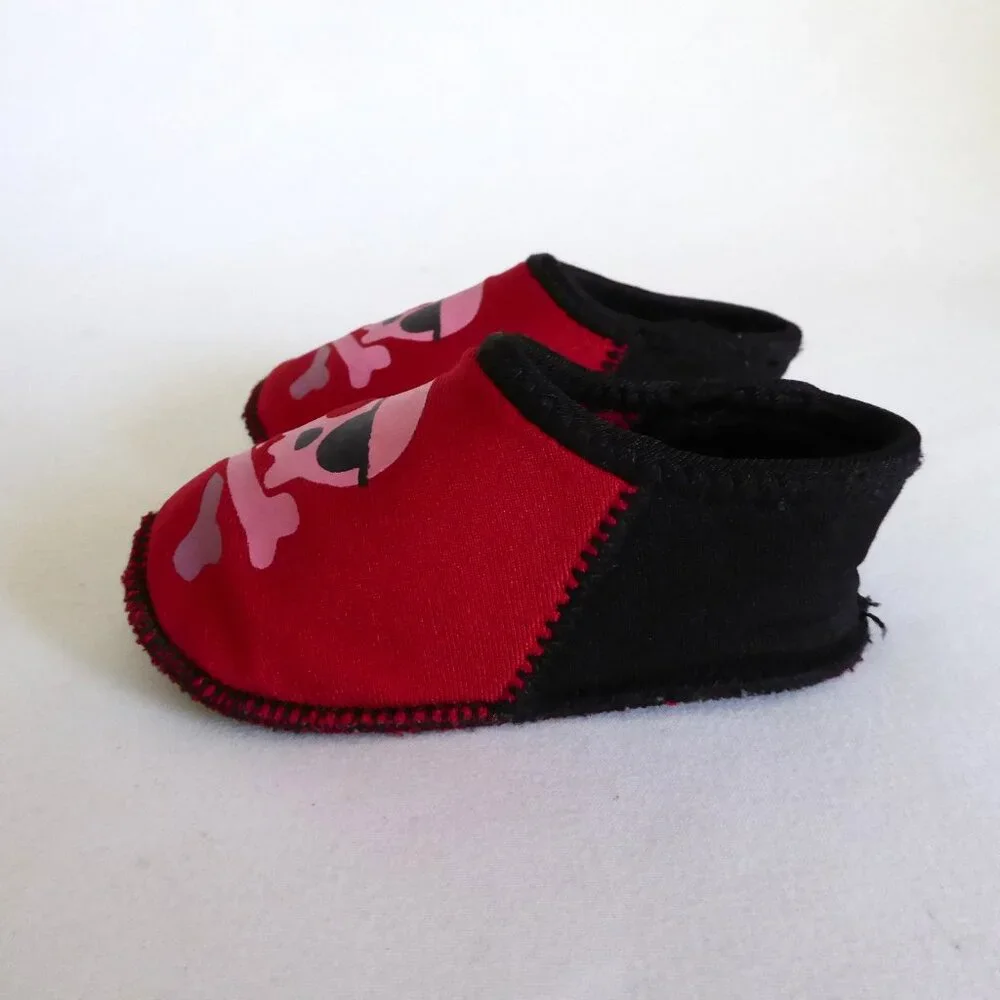 NEW BABY GAP NEOPRENE SURF WALKERS WATER SHOES PIRATE SKULL & CROSSBONES